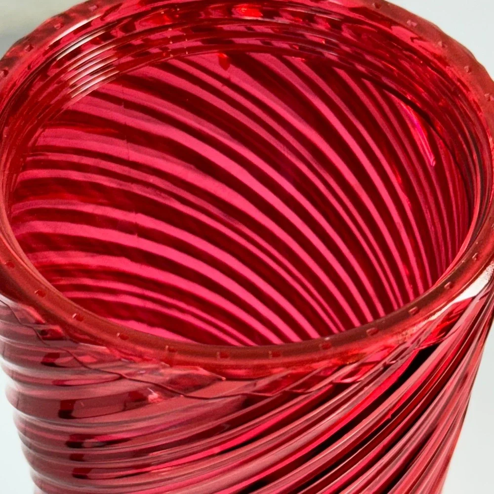 Starbucks Red Swirl‎ Cold Cup Tumbler 24 fl oz Holiday Edition No Lid